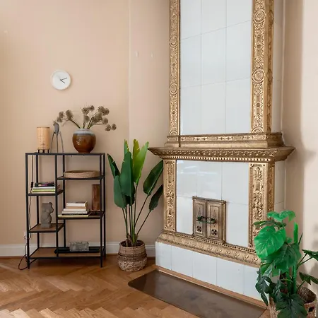Apartment 2ndhomes Luxurious 127 M2 3br Top Floor In Historically Valuable Building In City Center