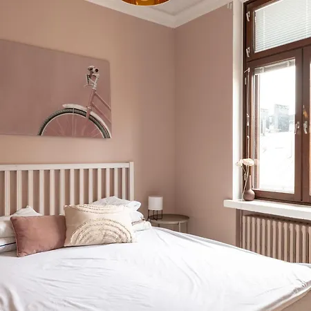 2ndhomes Luxurious 127 M2 3br Top Floor In Historically Valuable Building In City Center