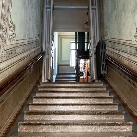 Apartment 2ndhomes Luxurious 127 M2 3br Top Floor In Historically Valuable Building In City Center