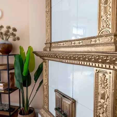 公寓 2ndhomes Luxurious 127 M2 3br Top Floor In Historically Valuable Building In City Center 赫尔辛基