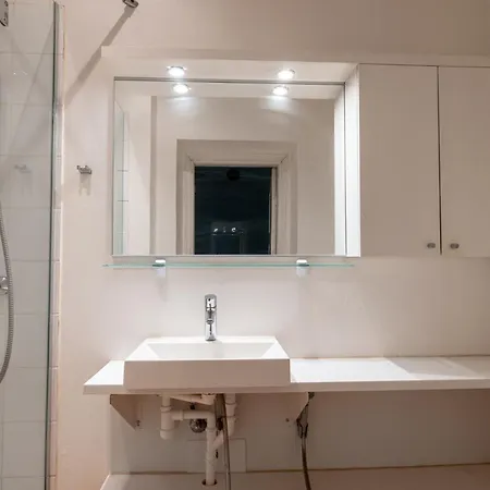 公寓 2ndhomes Luxurious 127 M2 3br Top Floor In Historically Valuable Building In City Center 赫尔辛基