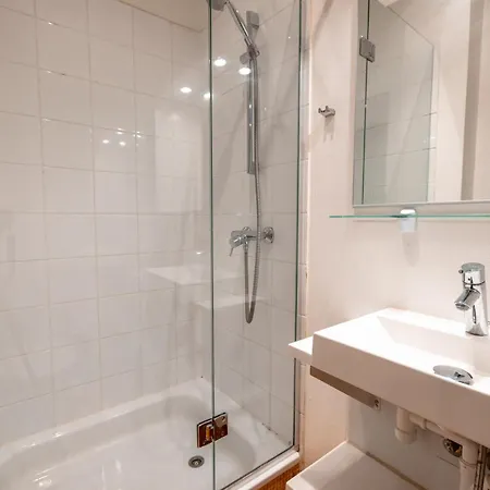 2ndhomes Luxurious 127 M2 3br Top Floor In Historically Valuable Building In City Center 赫尔辛基